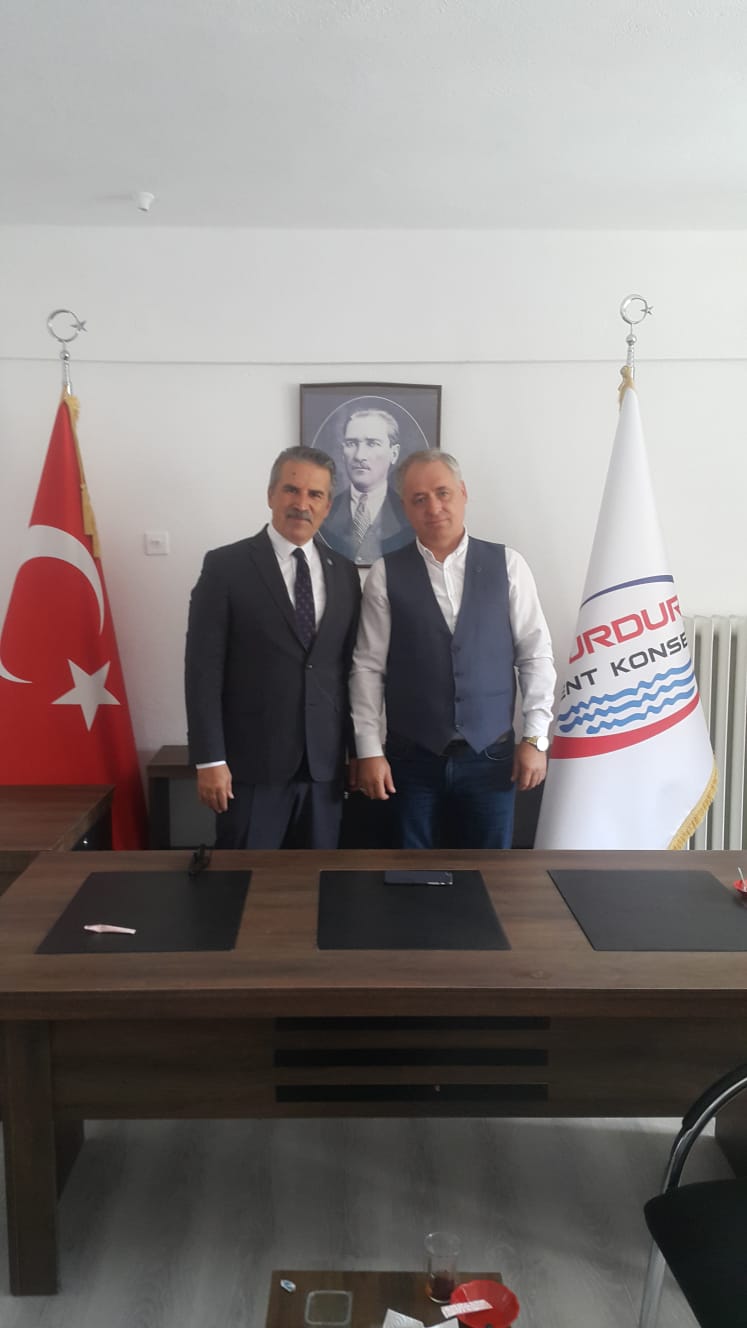 22.09.2022 Perşembe günü saat 15.00' da Gelecek Partisi İl Başkanı Sn. Eşref URAL ile yönetim kurulu Burdur Kent Konseyi Başkanı Orhan AKIN'ı makamında ziyaret etti.