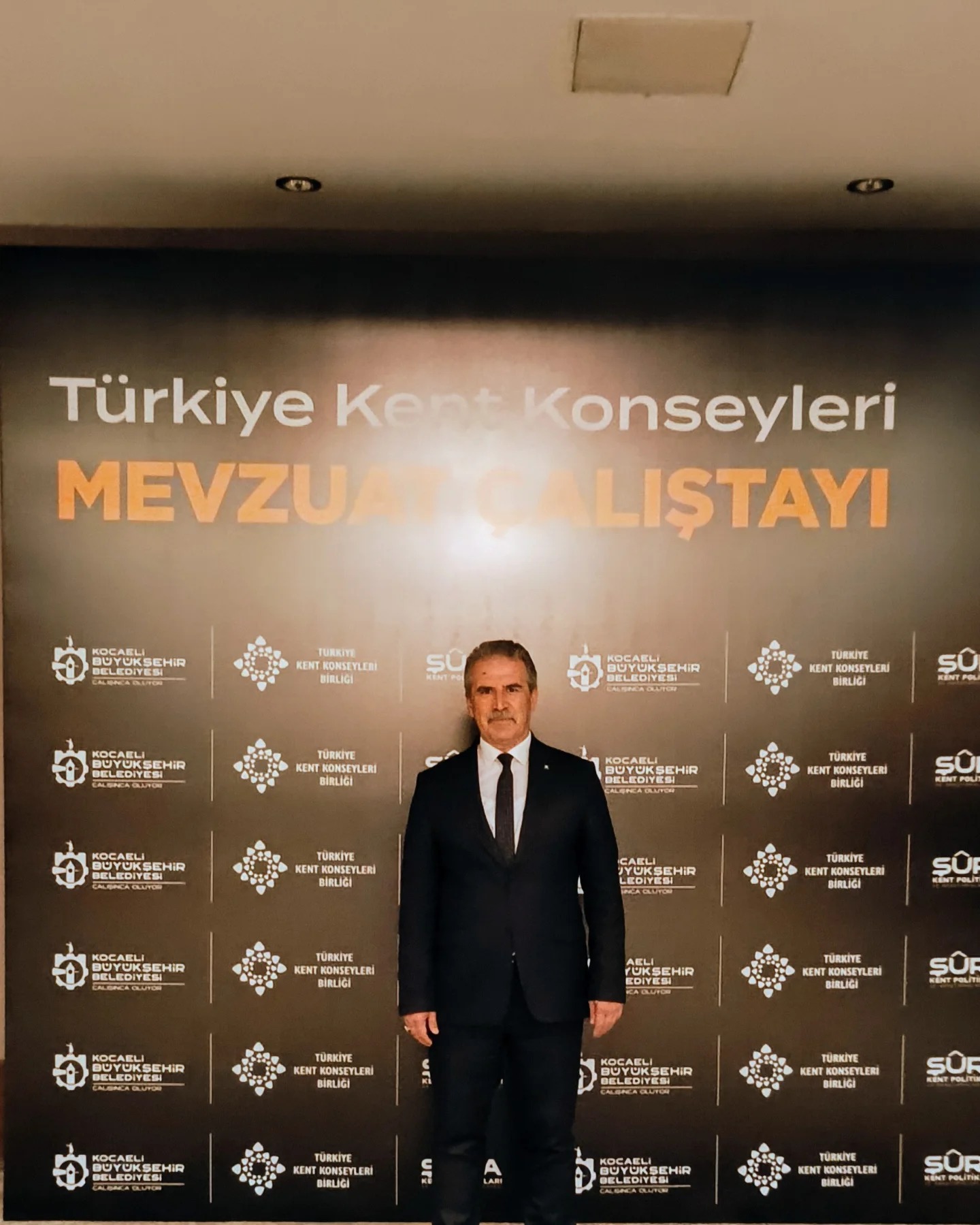 Burdur Kent Konseyi Başkanı Sn. ORHAN AKIN Kocaeli'nde düzenlenen