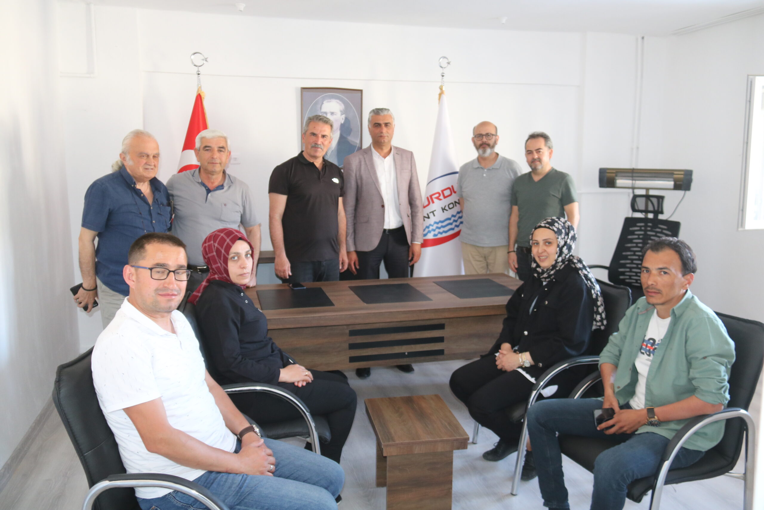 Burdur Kent Konseyi Çevre ve Sağlık çalışma grubunda bulunan “Çölyak Hastaları” Burdur’da glutensiz ekmek ve ürünler bulmakta zorluk yaşadıklarını belirterek basın açıklaması yaptı.