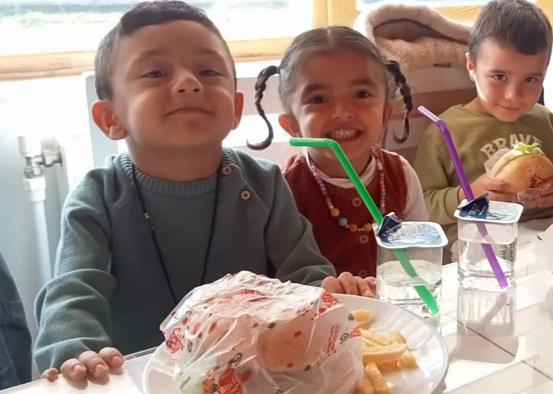 BURDUR KENT KONSEYİ ÇÖLYAK'LARA HAMBURGER PARTİSİ DÜZENLEDİ...