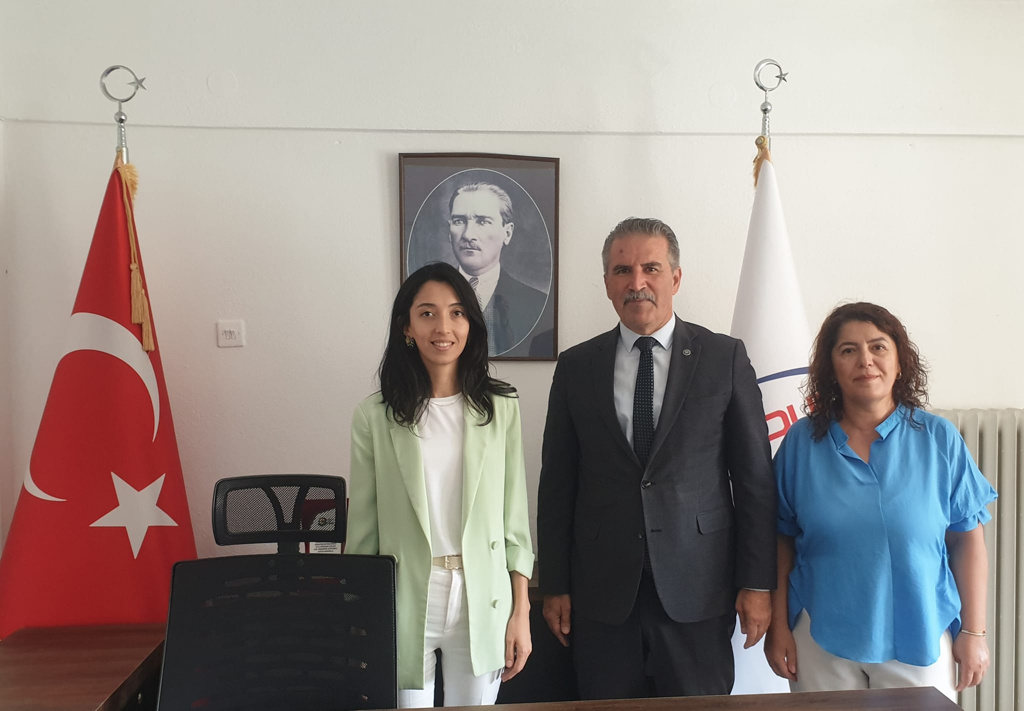 BURDUR AK PARTİ KADIN KOLLARI BAŞKANLIĞI'NDAN; BURDUR KENT KONSEYİ ve KADIN MECLİSİMİZE NEZAKET ZİYARETİ...