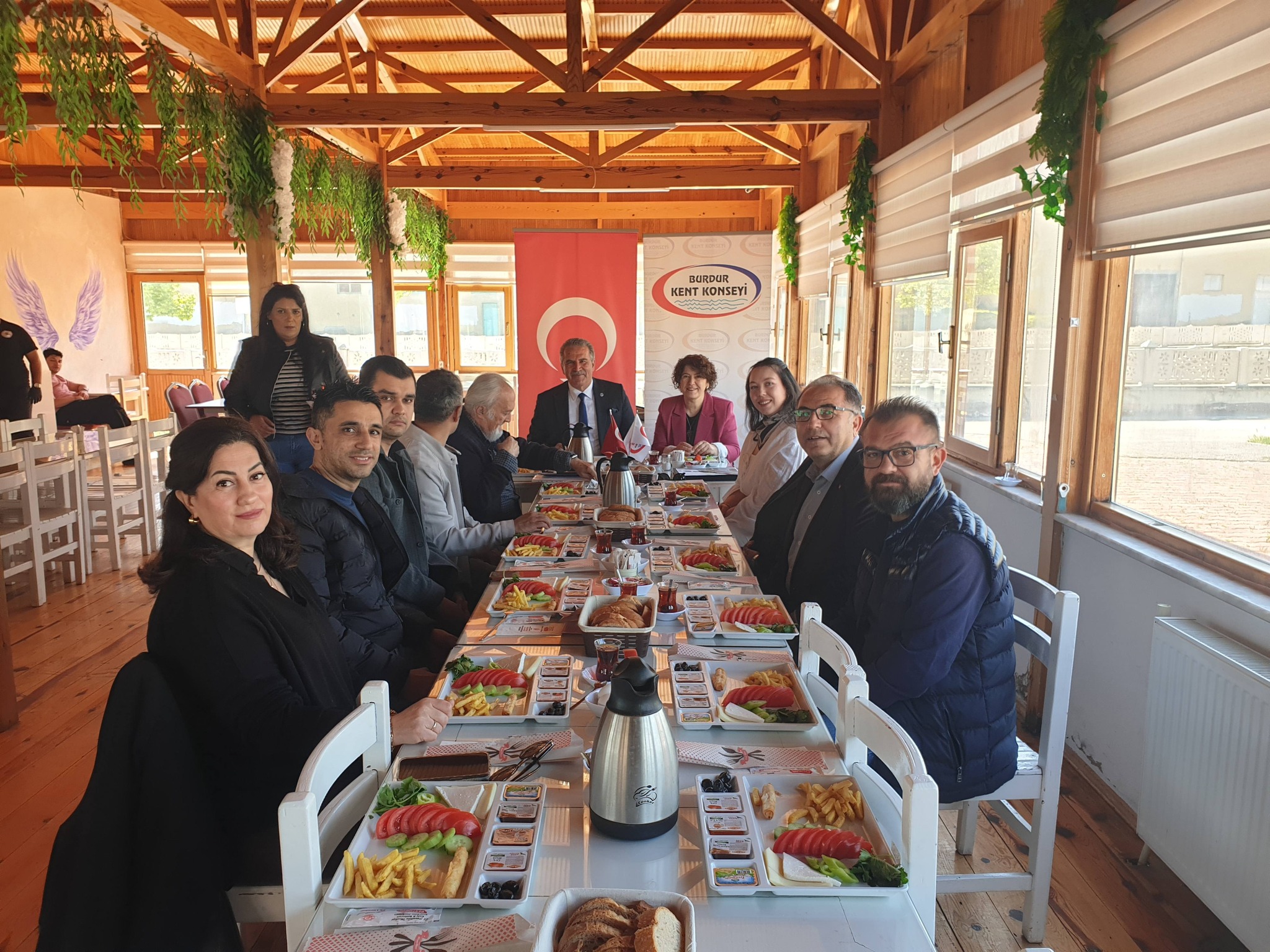 B.K.K. İmar, Şehircilik, Ulaşım ve Trafik Çalışma Grup toplantısı Burdur Belediyesi Engelsiz Kafede Yapıldı.