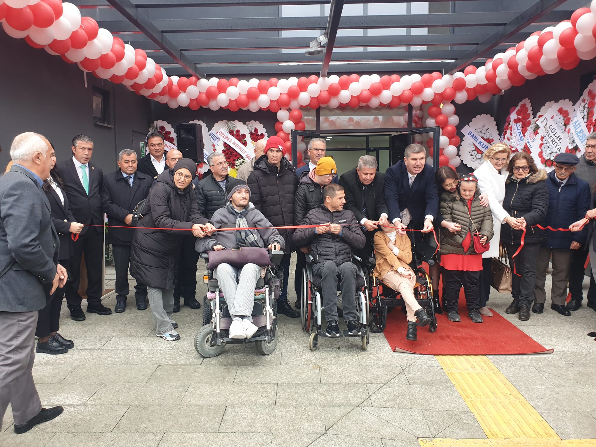 Burdur Kent Konseyi olarak önce; 3 Aralık Dünya Engelliler Günü’nde, Burdur Belediyesi tarafından engelli bireyler için hayata geçirilen Mine Hanım Engelli Rehabilitasyon Merkezi’nin açılışına katıldık.Daha sonra her yıl geleneksel haline gelen engelli bi