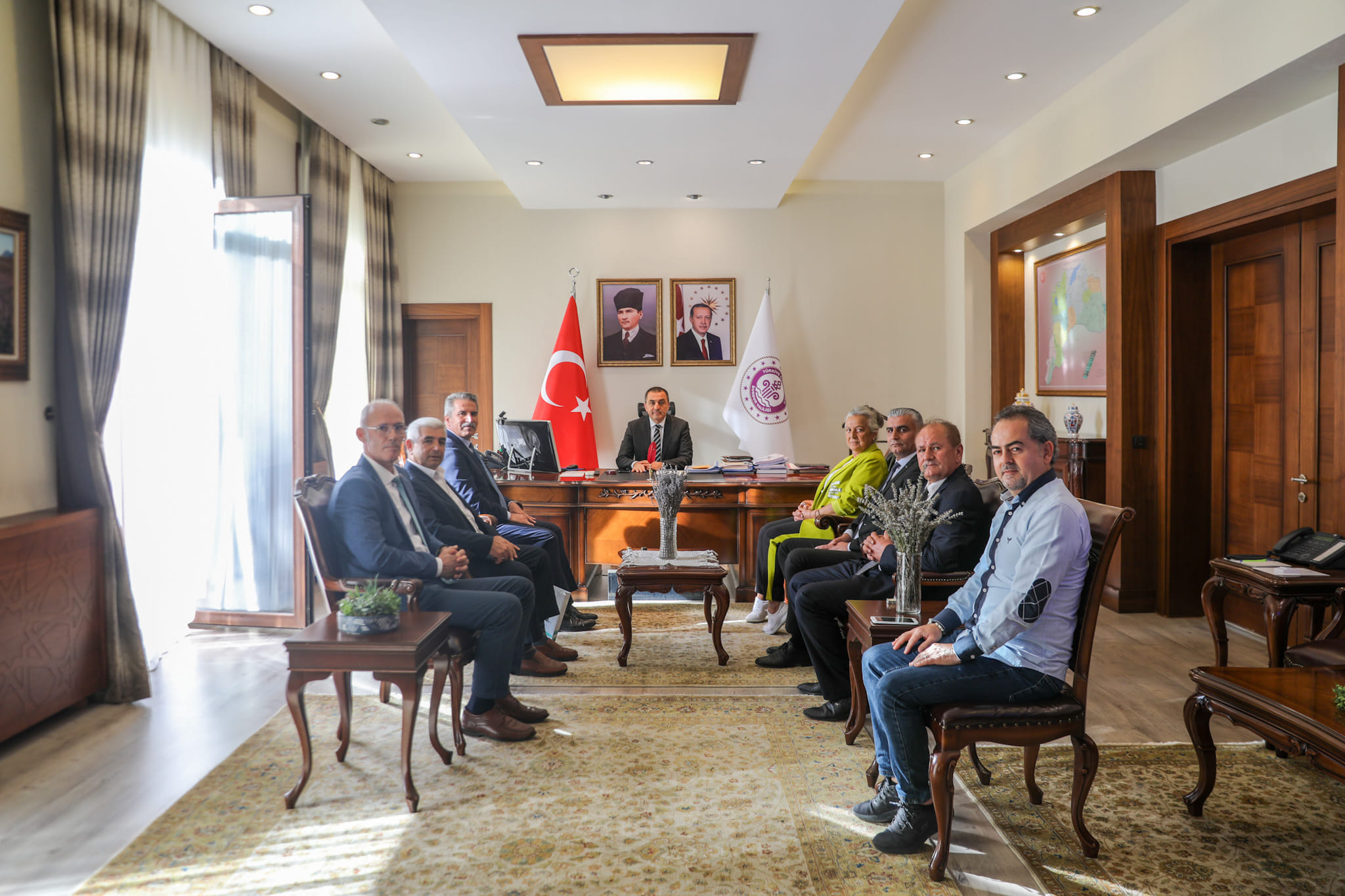 Burdur Kent Konseyi olarak; Valimiz Sn. Türker ÖKSÜZ' e hayırlı olsun ziyaretinde bulunduk.