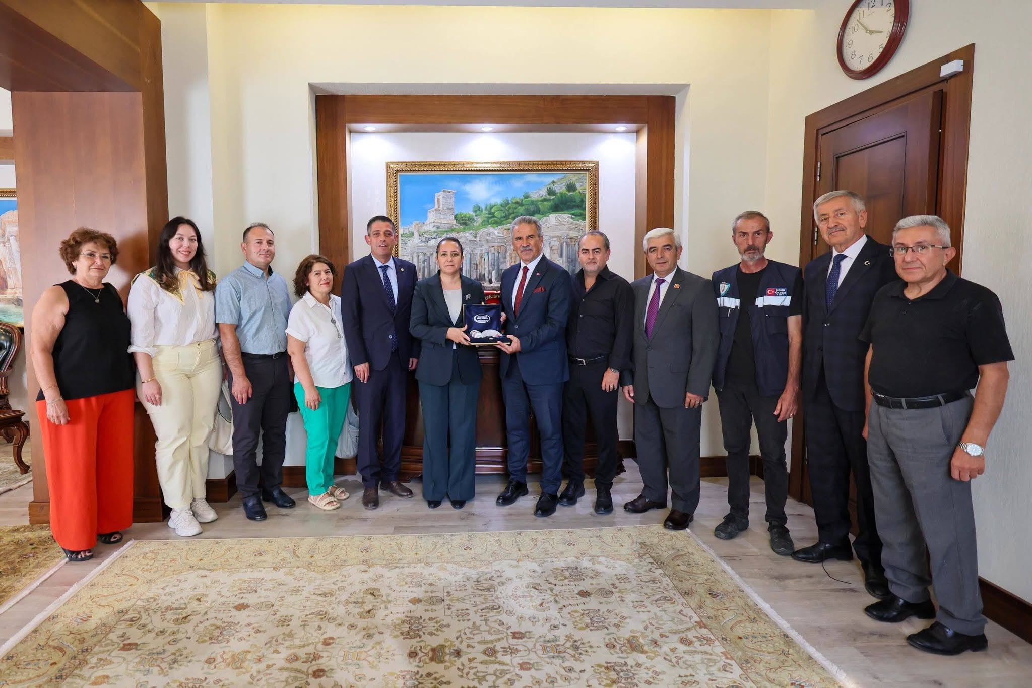 B.K.K. YENİ DÖNEM YÜRÜTME KURULU İLE VALİMİZ SN TÜLAY BAYDAR BİLGİHAN HANIMEFENDİYİ MAKAMINDA ZİYARET ETTİ.