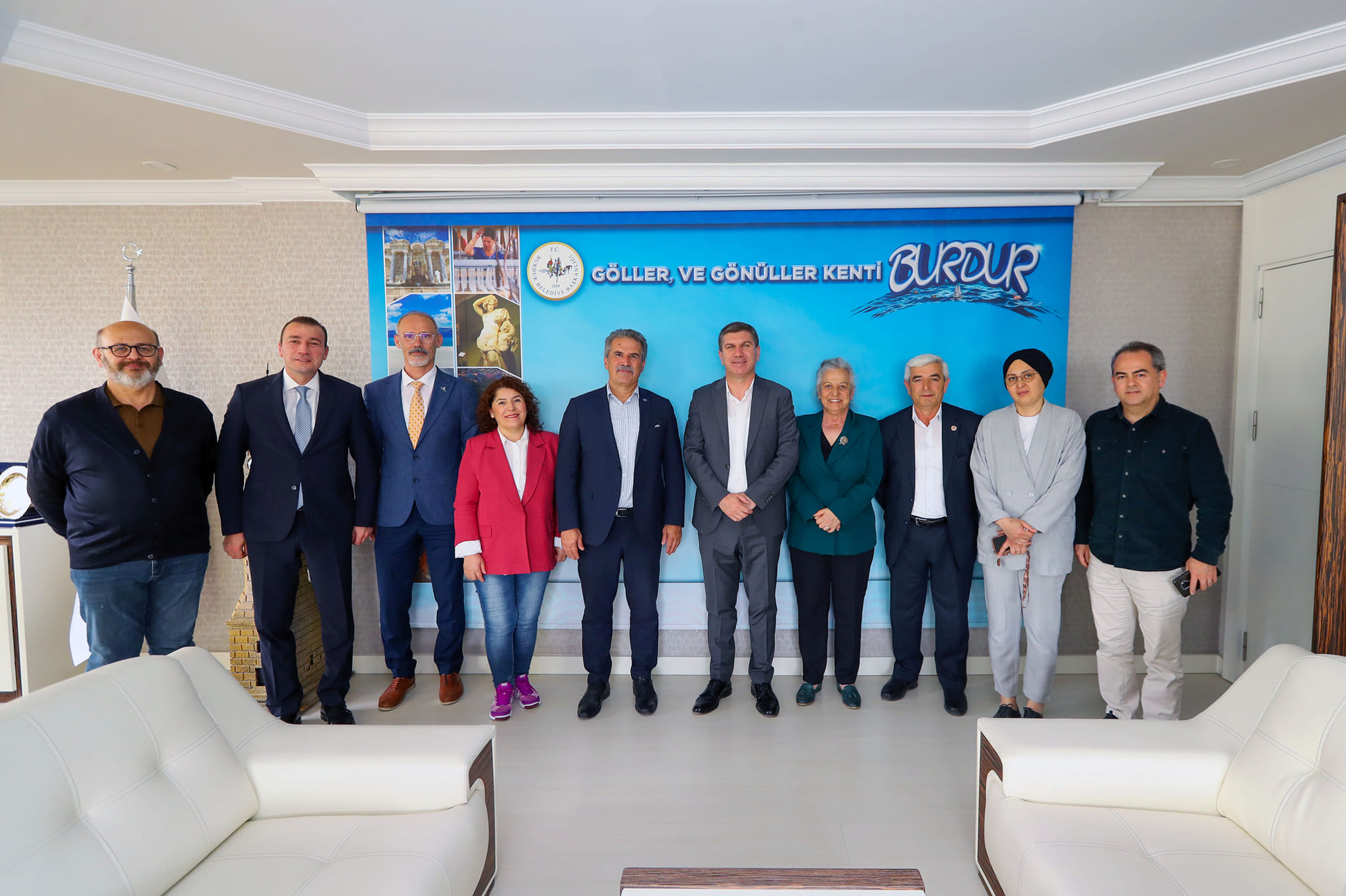 Burdur Kent Konseyi olarak; 31 Mart Mahalli İdareler Seçimlerinde yeniden Burdur Belediye Başkanı seçilen Sn. Ali Orkun ERCENGİZ' e Hayırlı Olsun Ziyaretinde Bulunduk. Kendisine yeni dönemde başarılar diliyoruz...