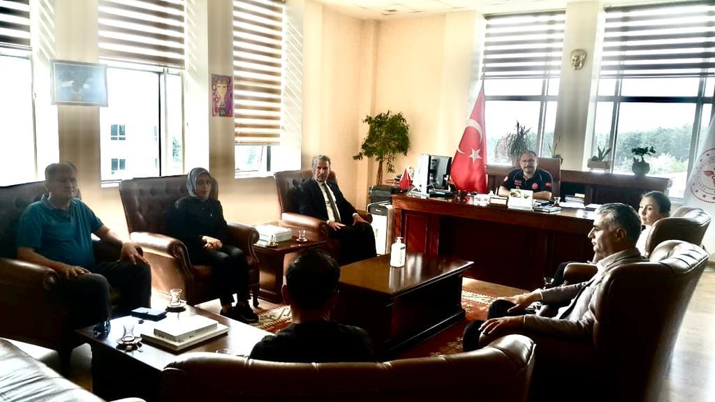 Burdur Kent Konseyi, Burdur İl Sağlık Müdürü Uzm Dr. Sırrı ŞENBAYRAM' ı makamında ziyaret etti.