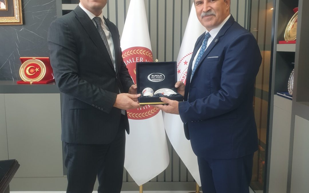 BURDUR KENT KONSEYİ İLİMİZE YENİ ATANAN BURDUR CUMHURİYET BAŞSAVCISI SN. HARUN ÜNLÜSOY’ u MAKAMINDA ZİYARET ETTİ. 17.09.2025 Çarşamba günü saat 11.00’da Burdur Kent Konseyi olarak; Burdur Cumhuriyet Başsavcımız Sn. Harun ÜNLÜSOY’ u makamında ziyaret ettik. Misafirperverlikleri için kendilerine Konseyimiz adına çok teşekkür ediyoruz.