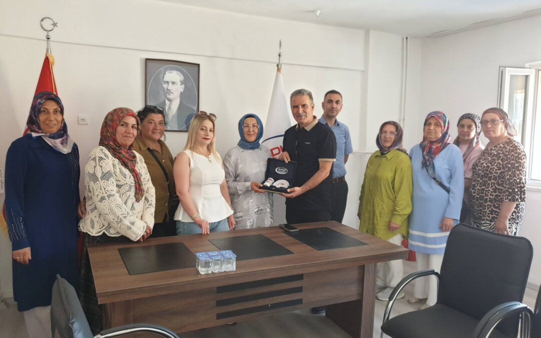 22.07.2026 Çarşamba günü saat 16.30′ da Burdur MHP Kadın Kolları (KAÇEP) Başkanlığı olarak; Burdur Kent Konseyimize “Hayırlı Olsun” ziyaretinde bulundular.